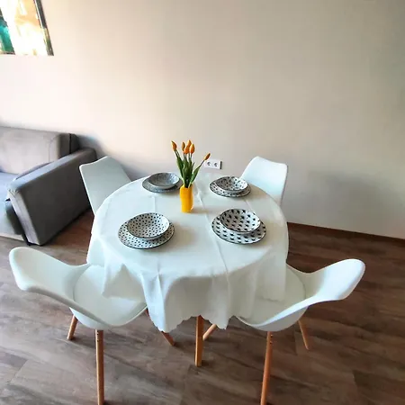 In Chantrer With Garage Apartment Burgas